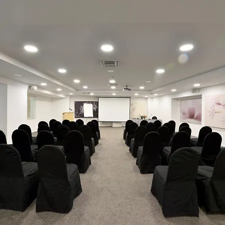 Athenaeum Grand Hotell 4*