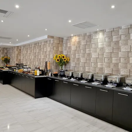Athenaeum Grand Hotell 4*